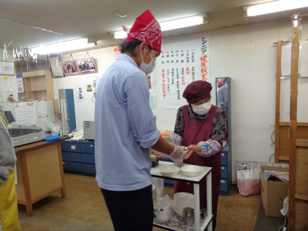 「シルバーショップふれあい」と「健康スポーツコース」の街なか学園祭コラボ出店