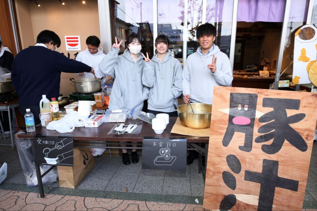 2023年街なか学園祭（豚汁）