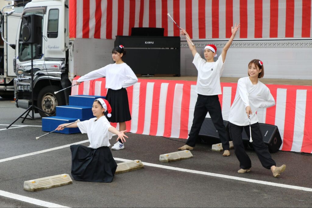 バトントワラー部の演技