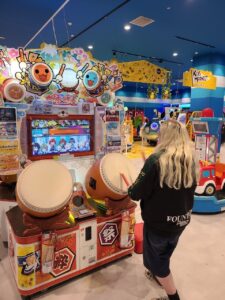 留学生と一緒にゲームセンターへ
