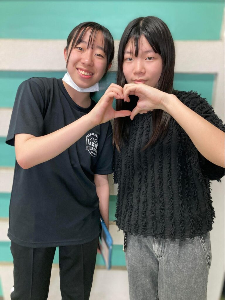 女子生徒二人