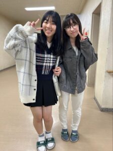 女子生徒二人