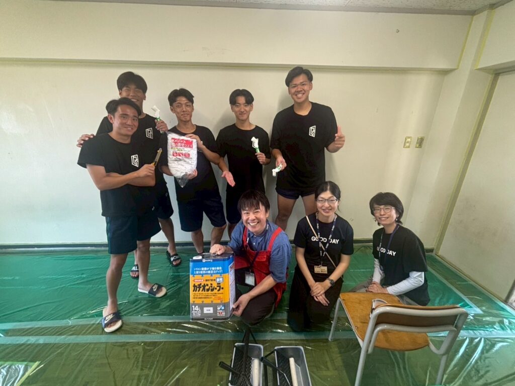 DIYのレクチャーをしてくださったグッデイのスタッフ様と生徒たち