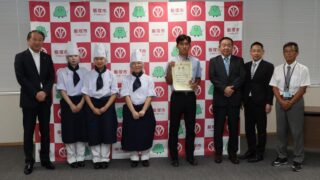 陸上部・製菓部が飯塚市長を表敬訪問