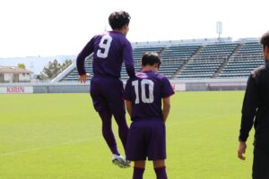 サッカーのプレイ写真