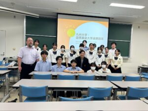 生徒代表からお世話になった篠原先生への挨拶