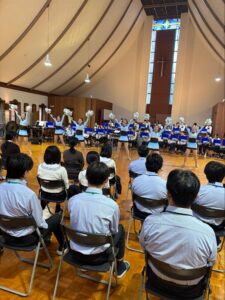 本校吹奏楽部・ダンス部による演技
