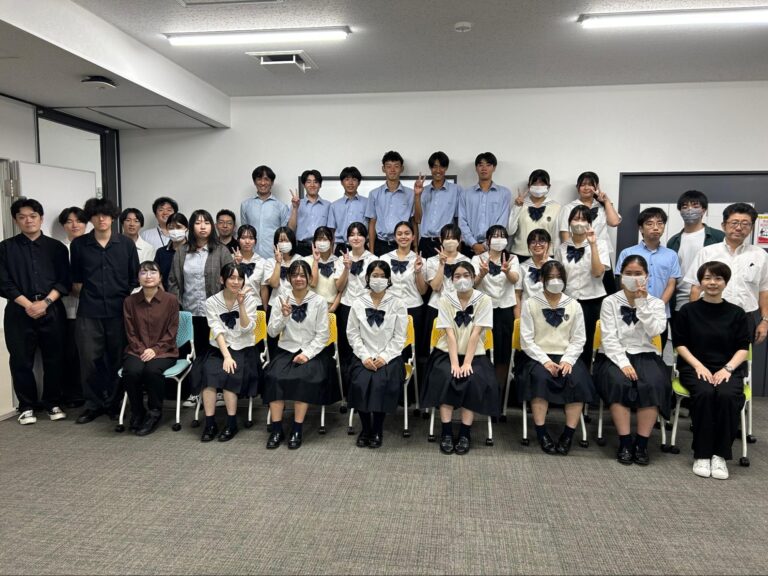 飯塚高校×九工大 情報工学部 連携授業　集合写真