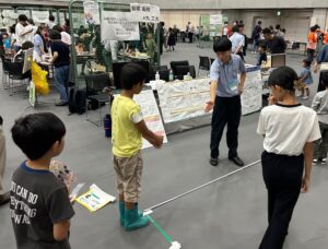 「サイエンスモール」に出展した2年生の様子