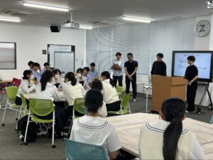飯塚高校×九工大 情報工学部 連携授業の様子