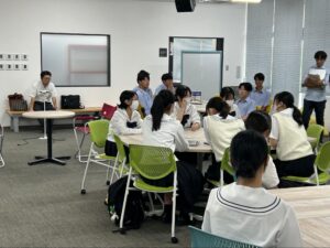 飯塚高校×九工大 情報工学部 連携授業の様子