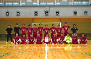 フットサル部のメンバーたちと（大学時代）
