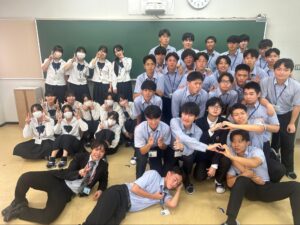 2年3組の生徒と留学生