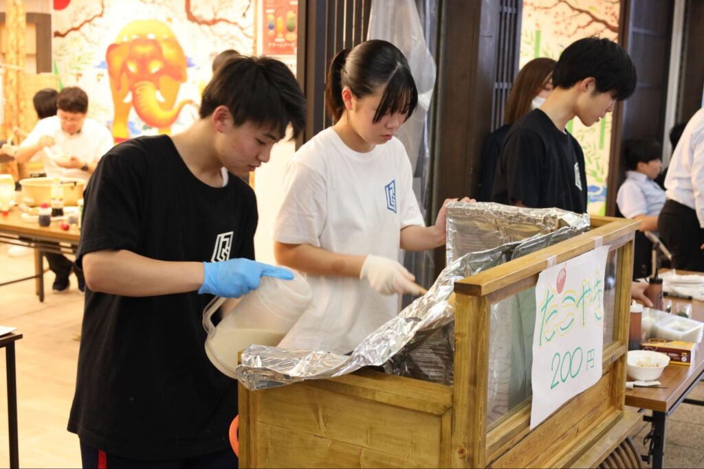 まちLaboが運営する土曜マルシェの様子（2025年9月20日）