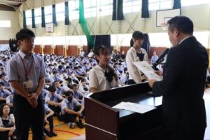 任命書を授与される新三役