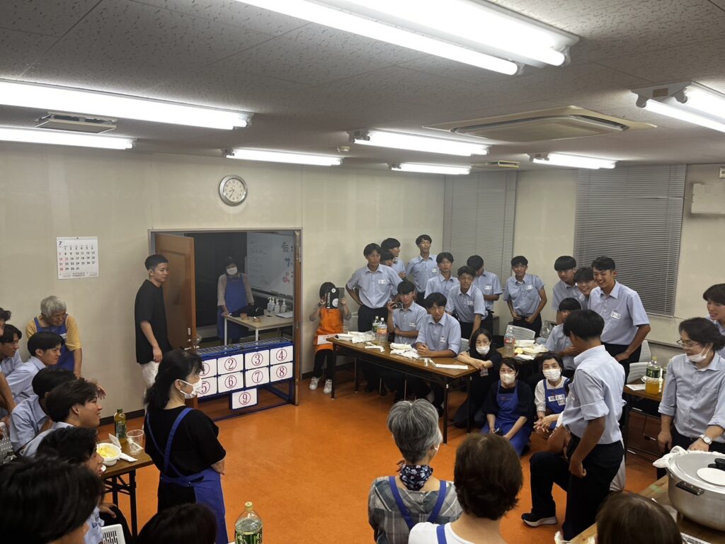食事会の様子