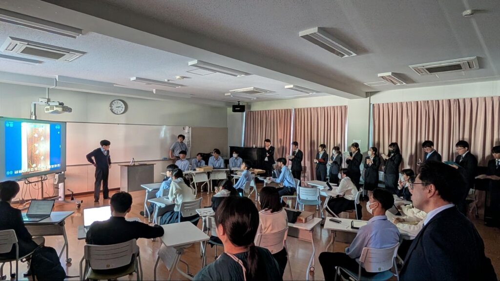 飯塚高校と九工大 情報工学部 連携授業の様子