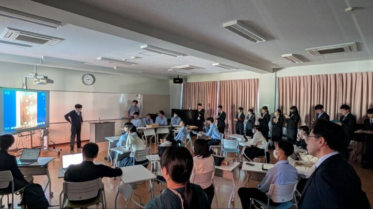 飯塚高校と九工大 情報工学部 連携授業の様子