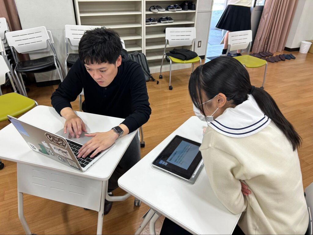 飯塚高校と九工大 情報工学部 連携授業の様子