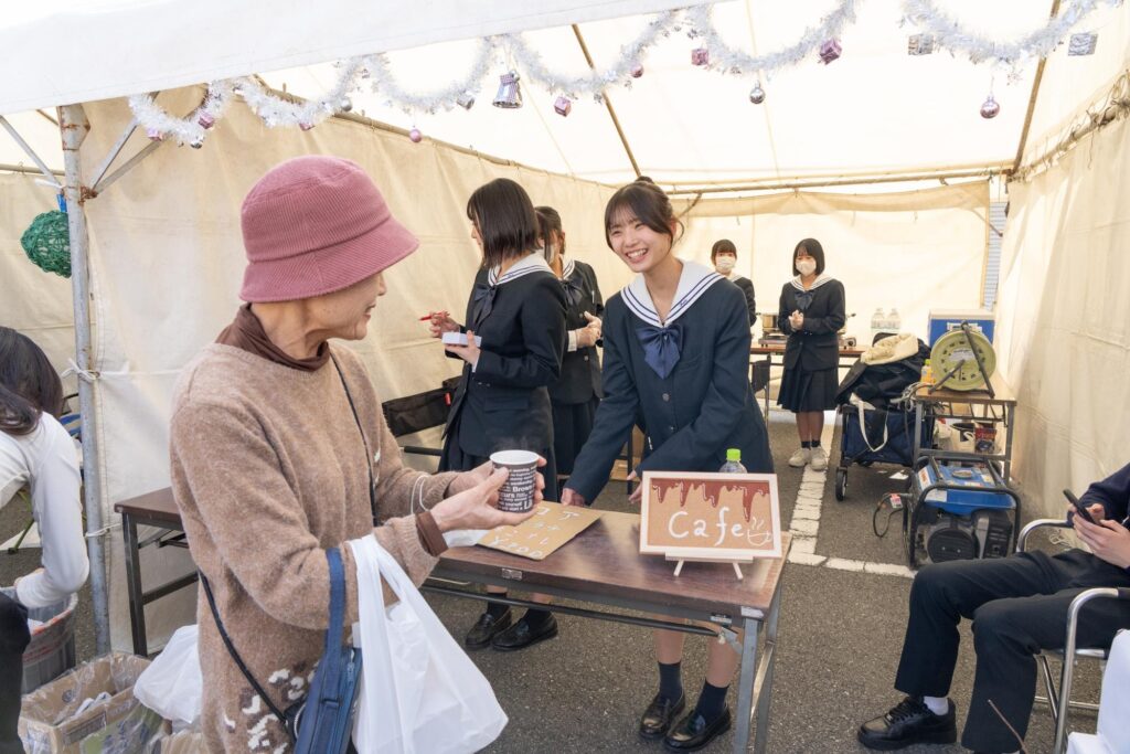 地域の高齢者の方々にも多数お越しいただきました