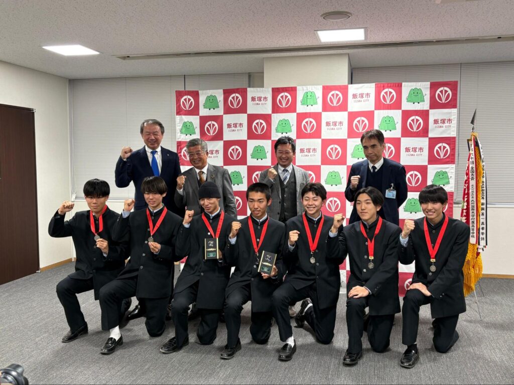 武井市長とともに記念撮影