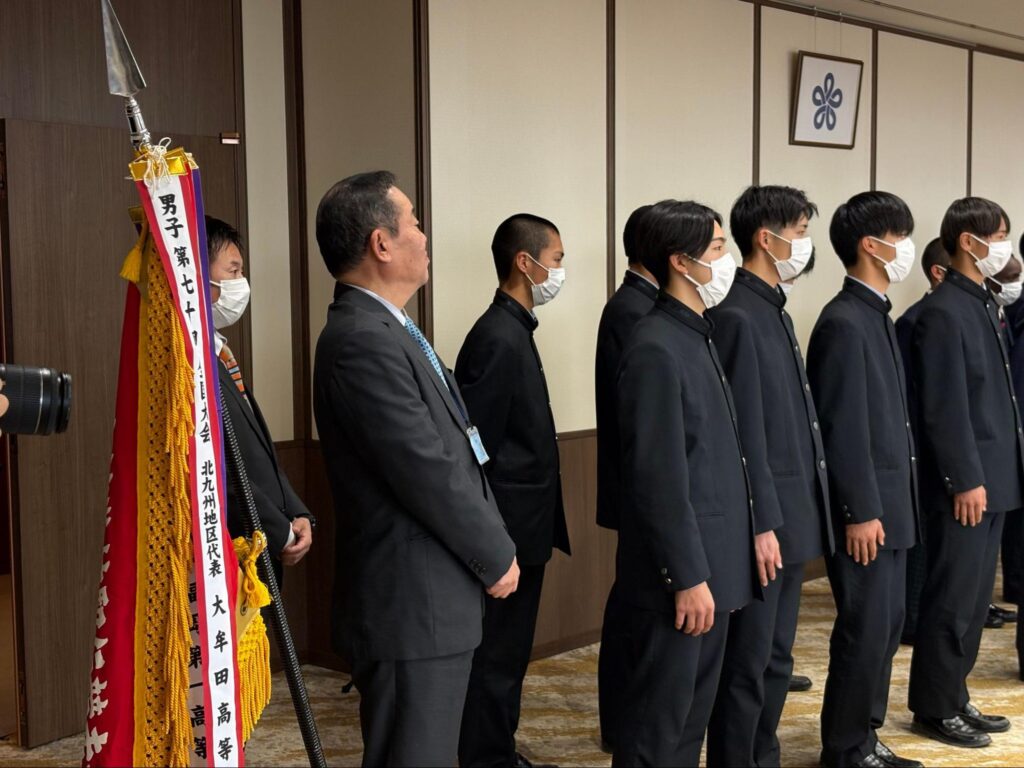 福岡県庁を表敬訪問した駅伝部