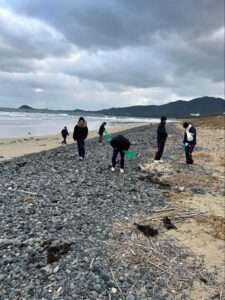 施設周辺の海岸清掃