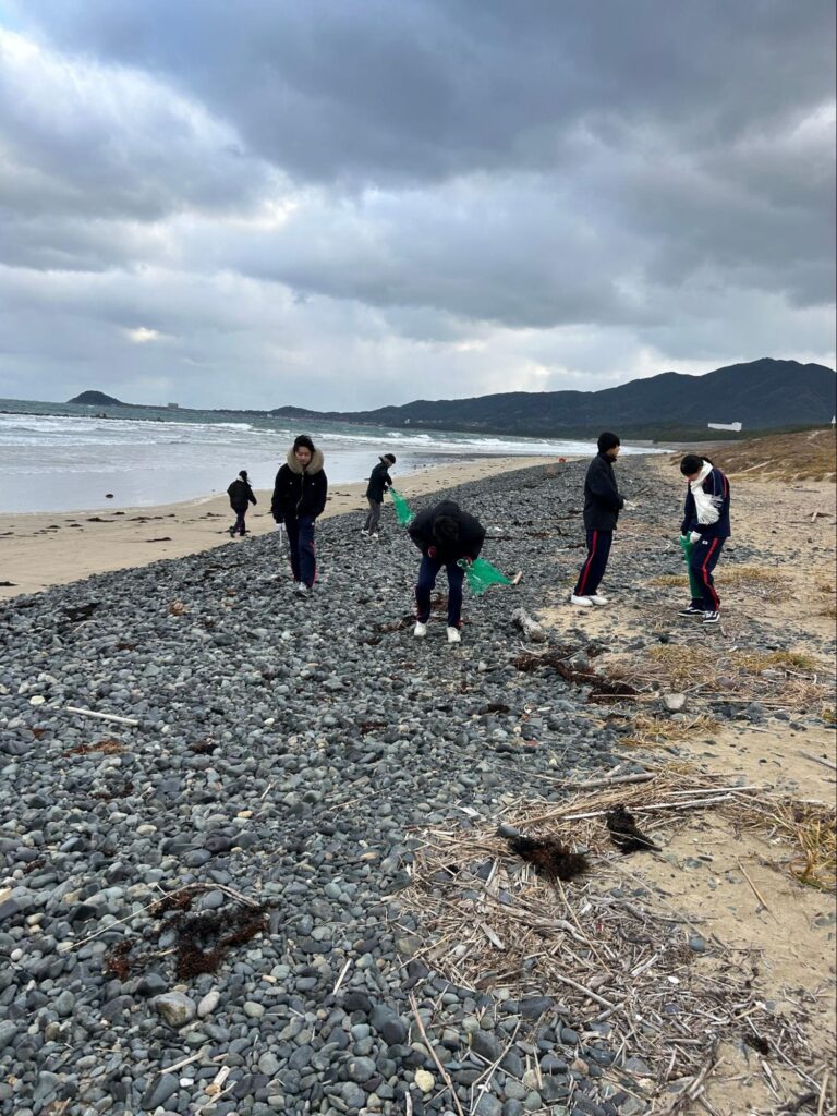 施設周辺の海岸清掃
