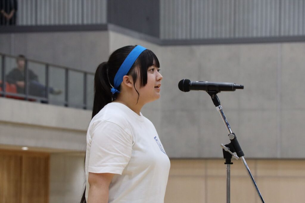 体育祭で、運営長として挨拶する浜田さん