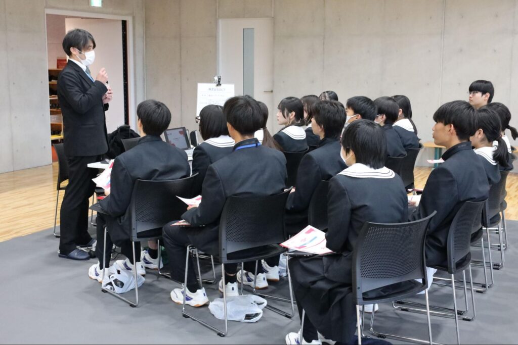 進路ガイダンスの様子