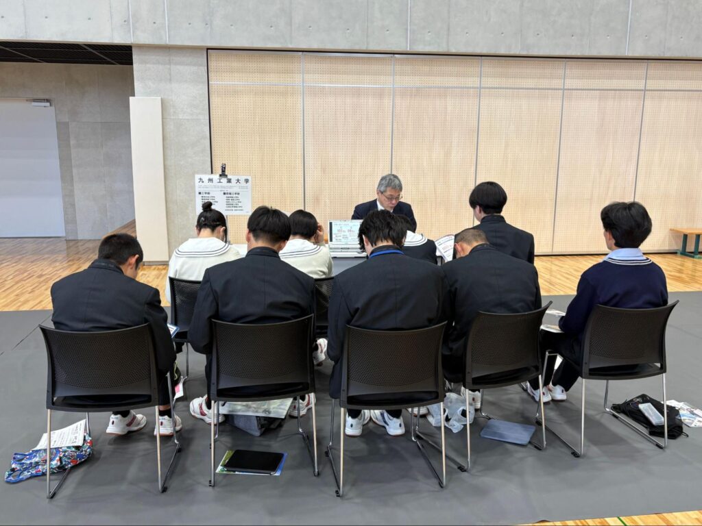 進路ガイダンスの様子