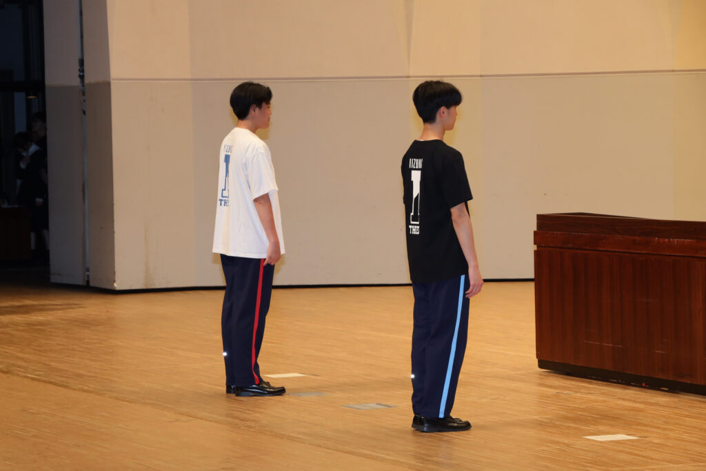 飯塚高校オリジナル、GLIウェア（Tシャツ）を着用した生徒