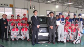 飯塚高校でEV「サクラ」寄贈式　北九州日産モーターが支援