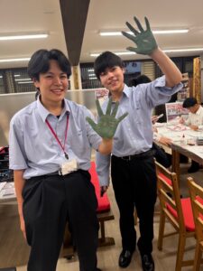 「手」で表現する生徒たちも