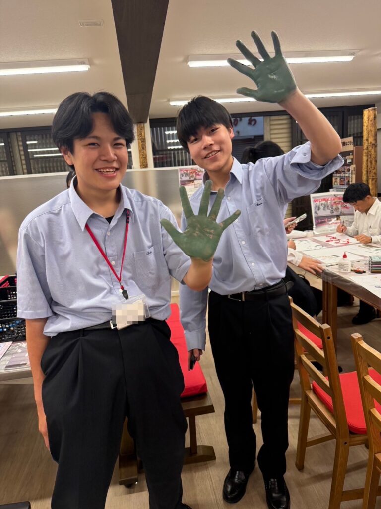 「手」で表現する生徒たちも