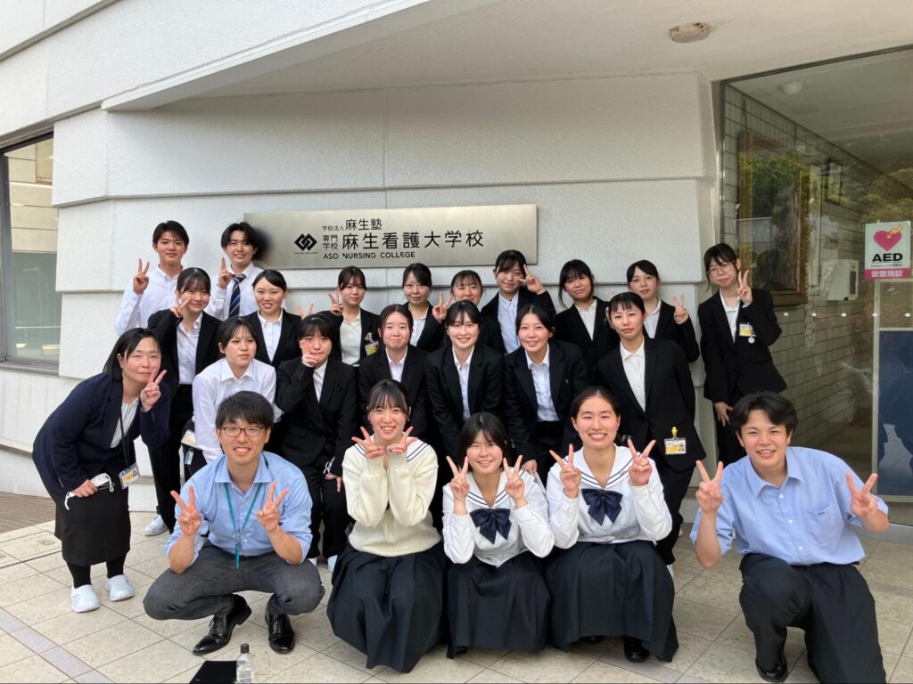 土曜マルシェに参加された麻生看護大学校の皆様とともに