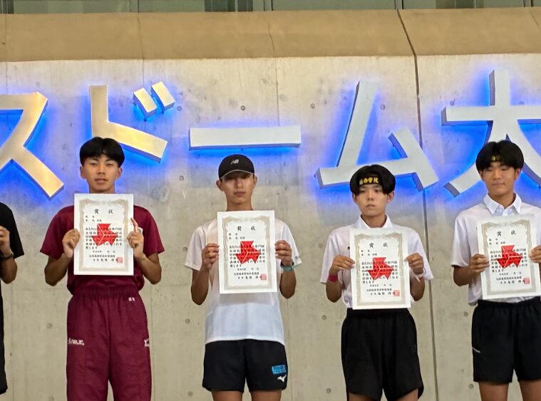 中嶌咲太さんが男子800mで2位に（左から2番目）