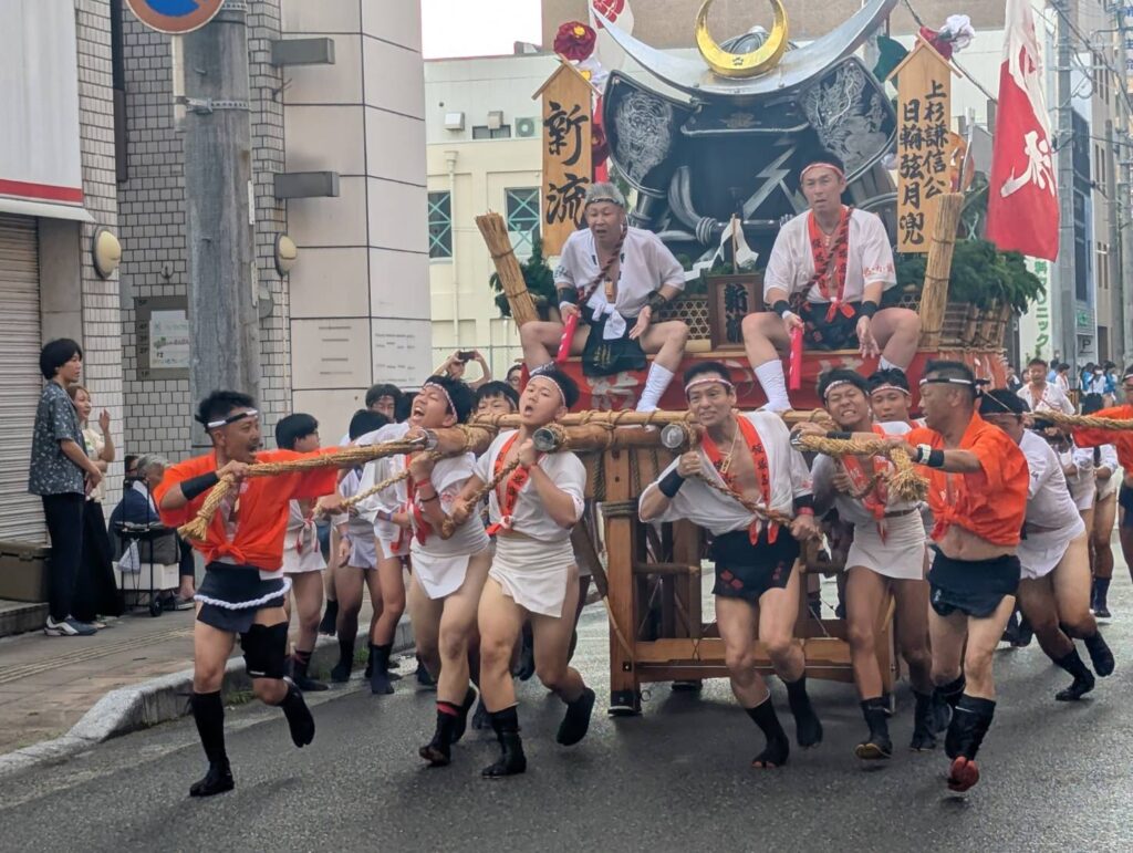 飯塚山笠「追い山」