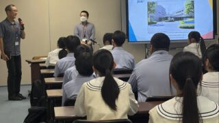 JICA職員の方からJICAの事業概要やJICA九州の取り組みについて講話を聞きました