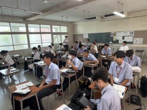 行動経済学を英語で学ぶ様子