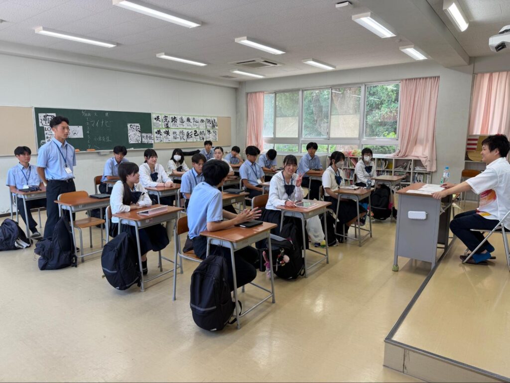 3年1組の生徒たちとの座談会の様子