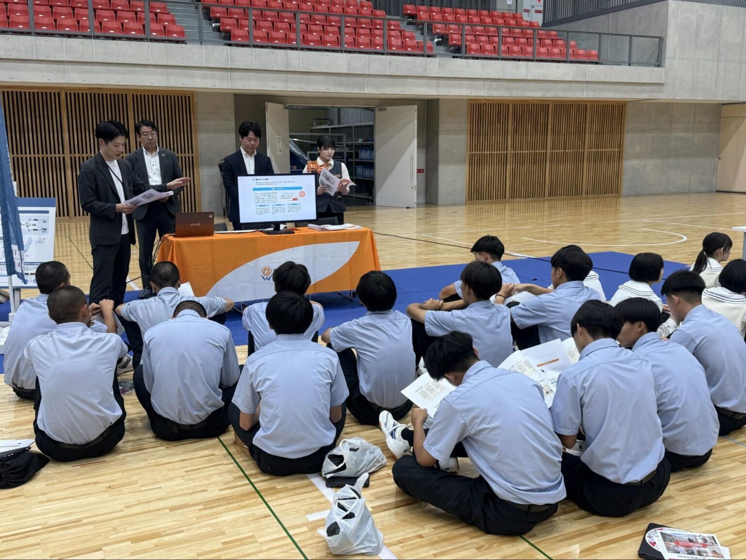 進路講演会・会社説明会の様子