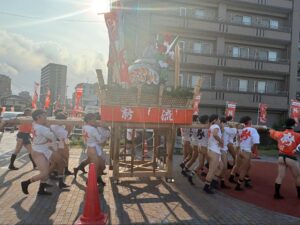 飯塚山笠「新流」に参加した生徒たち