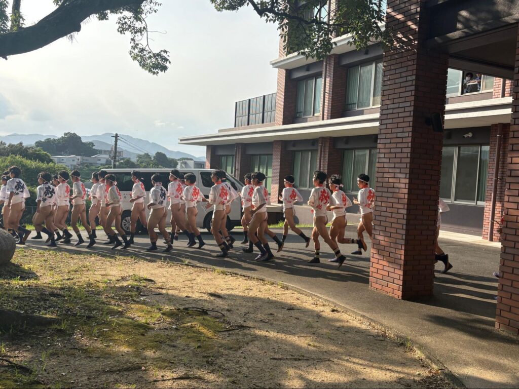 この日のスタート地点、新飯塚駅まで学校から走っていく
