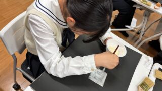 卵から絵具をつくる「テンペラ」の世界を体験