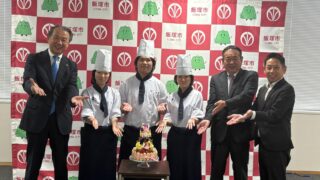 製菓部が飯塚市役所を表敬訪問