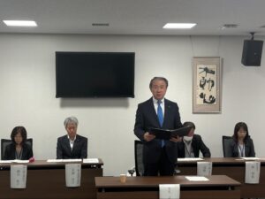 生徒たちを激励する武井市長