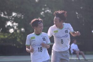 サッカーをしている大木さん