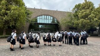 大学バス見学