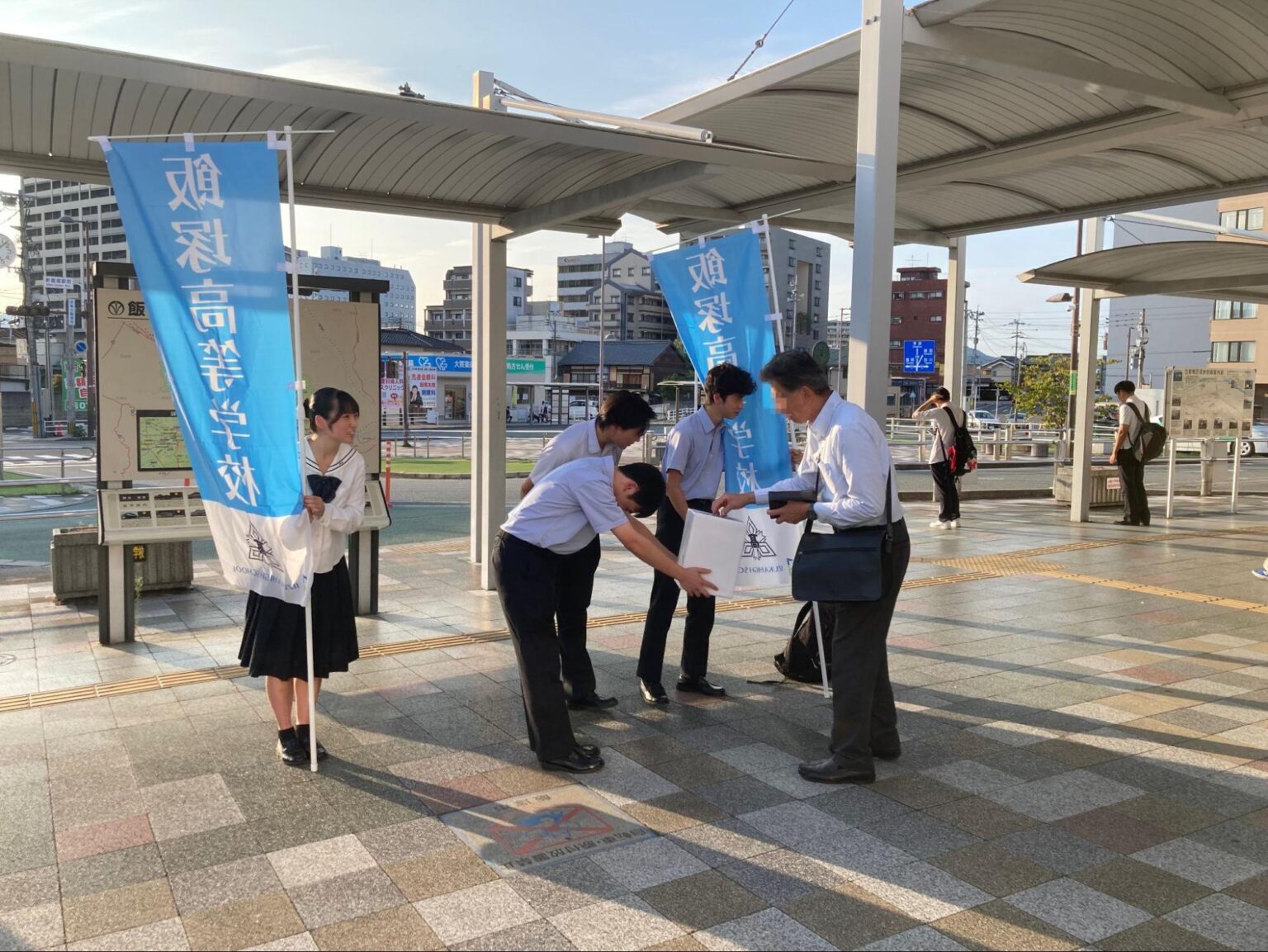 街頭募金活動の様子